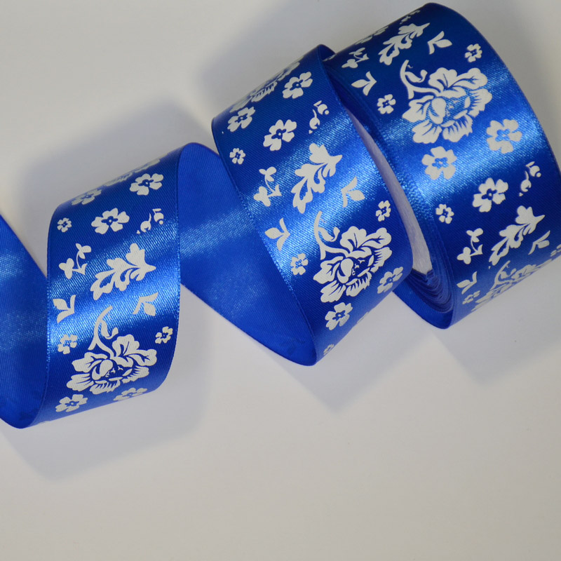 картинка 40мм-1м Лента атласная цветы цв.синий от магазина Пряжа Макошь Ярославль