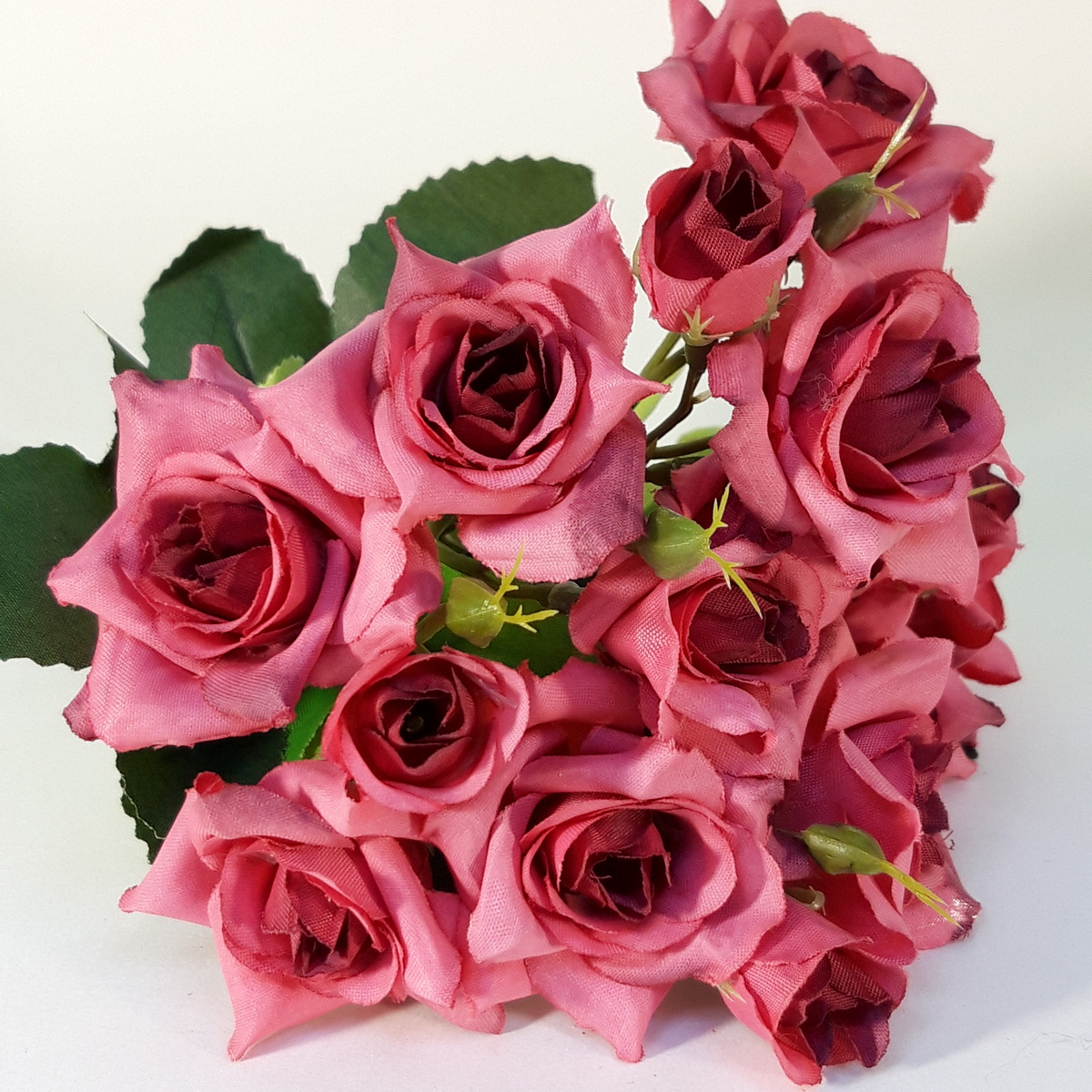 картинка Букет из роз 28-30см цв.темно-розовый от магазина Пряжа Макошь Ярославль