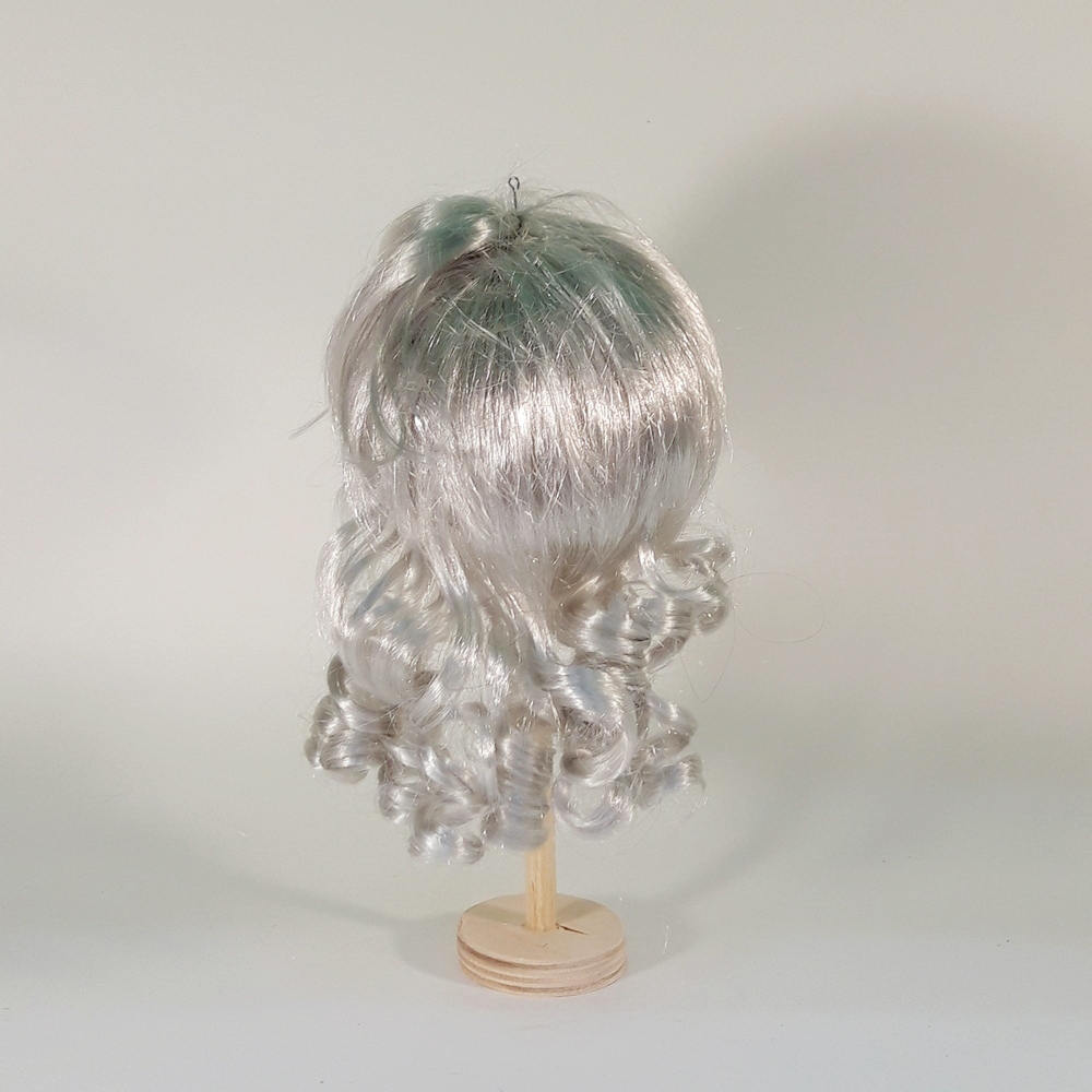 картинка Парик для кукол "Локоны"- серебро от магазина Пряжа Макошь Ярославль